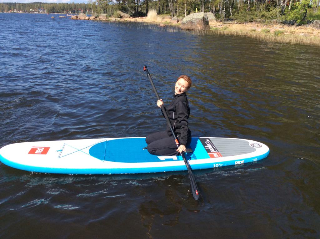 brandienkelit's tweet photo. Tiimipäivä @karkisaari #SUPfi "Älä pannuta Tiina! Jos pulahdat, niin mursuta takas laudalle!" - Kiitos Samu Sandberg! http://t.co/ej8Dgc7KMO