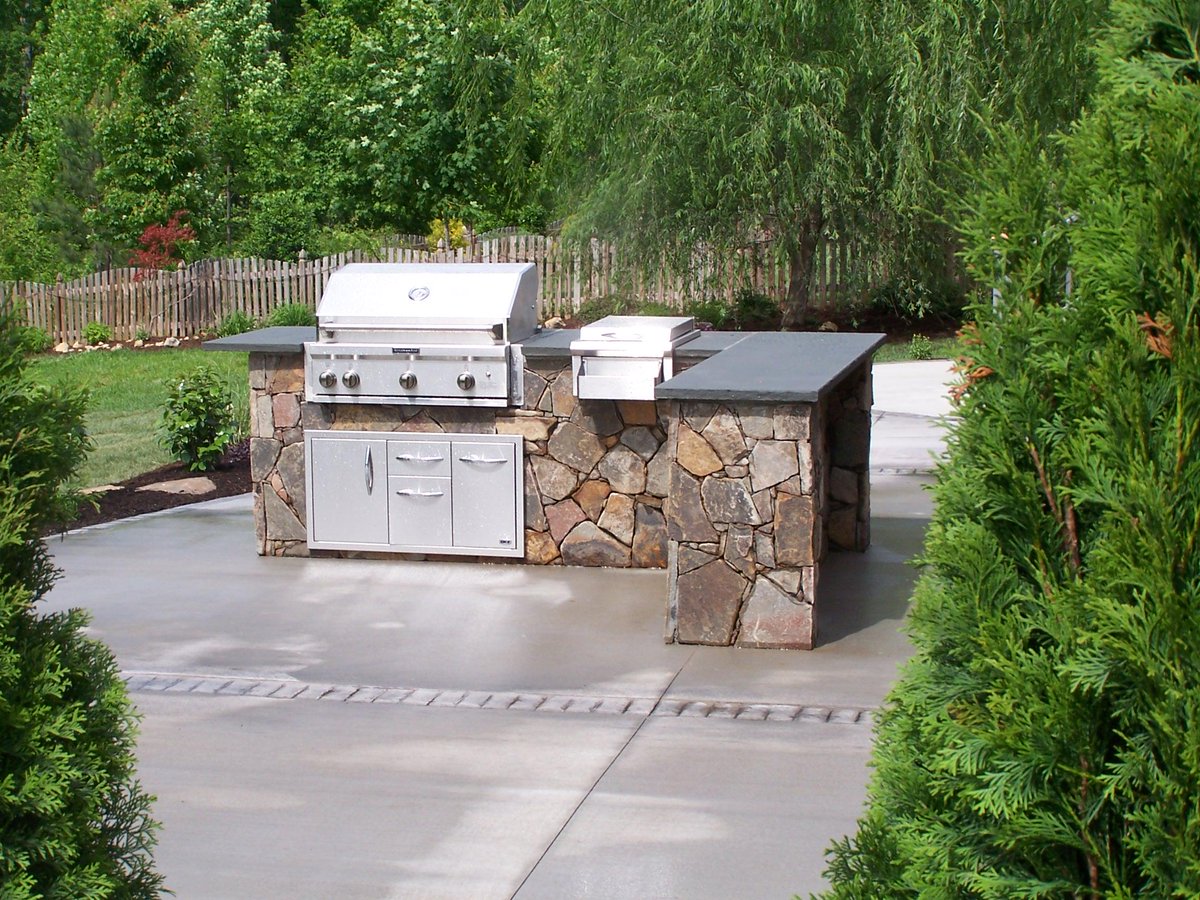 statewidebuild's tweet photo. building football atmospheres one house at a time, 281-687-4975 #outdoorKitchens #HoustonContractor #DecksandPatios http://t.co/RTtBC8DLtq