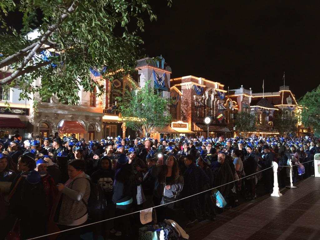 Thar be lots of mateys here! <a href="/EyeOfMara/">Mara</a> <a href="/MsMainStFortune/">💋 Esmeralda 💋</a> @DisneylandToday