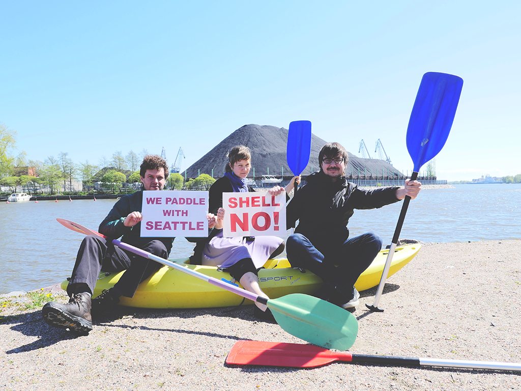 TapioLaakso's tweet photo. Helsinki Paddles With Seattle. Keep both coal and Arctic oil in the ground! #PeopleVsShell #ShellNo #PaddleInSeattle http://t.co/LqUCh5Ff31