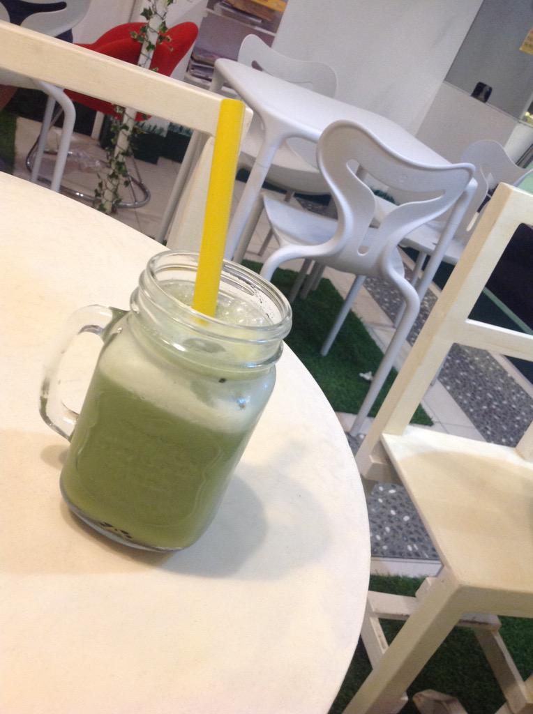 JameelSingh's tweet photo. Favourite #greentea #milktea #dzai http://t.co/IXtZCVmAGb