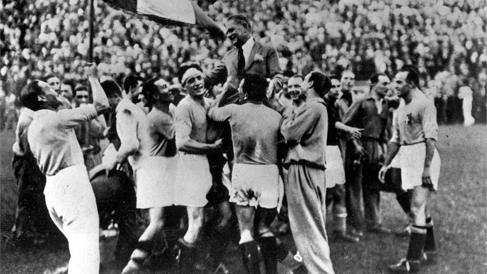 #OnThisDay in 1934: <a href="/azzurri/">Nazionale Italiana ⭐️⭐️⭐️⭐️</a> lifted the #WorldCup for the first time, triumphing on home soil
fifa.to/1Hmkci8