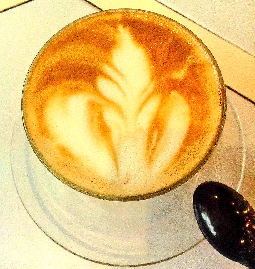 nitaalnora's tweet photo. Drink coffee in the ice cream shop.
I managed to keep the latte art till the end I think 😁 http://t.co/a07v54fy7r