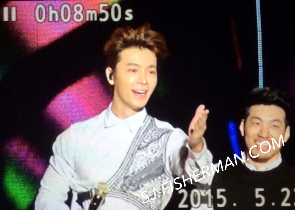 sj_fisherman's tweet photo. 150522 lotte family concert 매일매일 화보찍어주시는 오빠😍❤️ http://t.co/pnmDbiYyzf