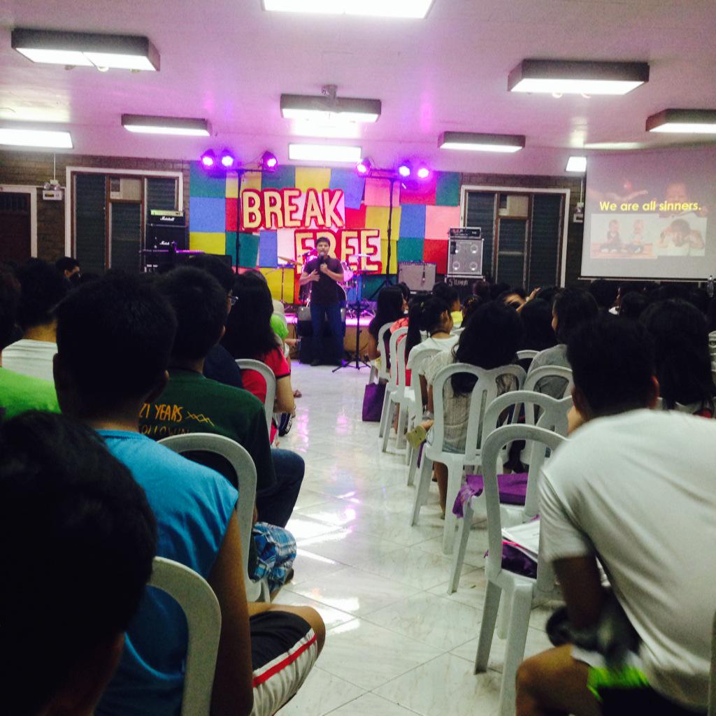 BreakFreeCamp's tweet photo. Session 2 happening now!!! Kuya Daniel Carandang speaking! :) #BreakFreeCamp2015 http://t.co/PXhSbftJab