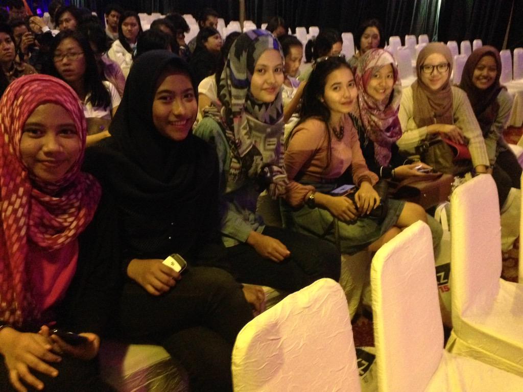 yxz_events's tweet photo. @vienaaka @laselasinta @RaniSptia @Vindanee @nnaapr @haialmase @maitsaanabiil pada nungguin siapa nih di #yxzevents? http://t.co/FvlOWe1edM