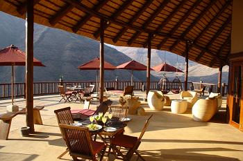 CalvinTheko's tweet photo. This weekend. #Semonkong_Lodge #WeekendIsHere #holiday #Bar #bunkbedstyle #ExtraCold Cc @castlelitesa @Dodo_Nys http://t.co/mRQdLyGmeS