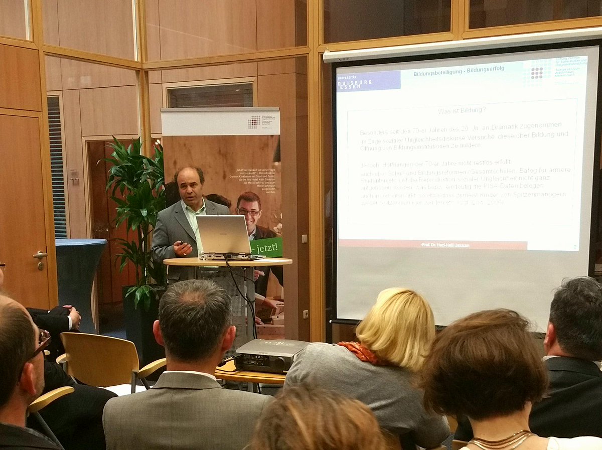 kausaessen's tweet photo. „Stärkere interkulturelle Ausrichtung der Beratung sowie der Betriebe ist nötig“ Prof. Uslucan http://t.co/a3qktianpO http://t.co/EKdsnrVaMG