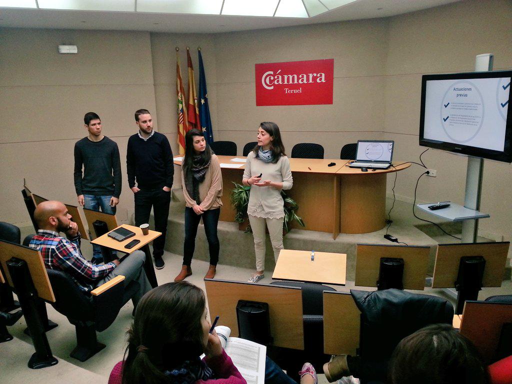 dcalomarde's tweet photo. Hoy exposiciones de Planes de #MarketingDigital en Curso #jovenes #CommunityManager @FranklinPirela @AnaMtez @IAJota http://t.co/VgKixoZNjA