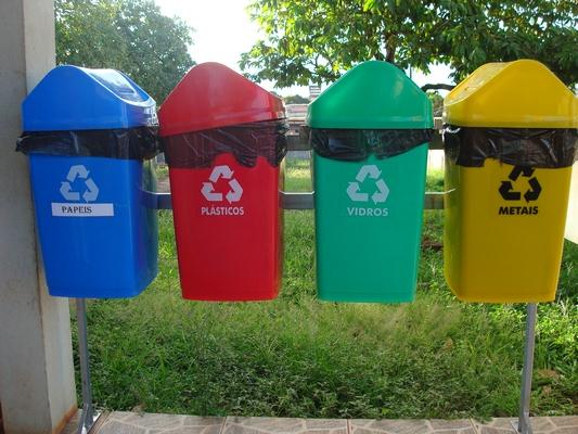 MiVincent83's tweet image. Le #College  selon  @Bruno_LeMaire 
#Tri #Selectif