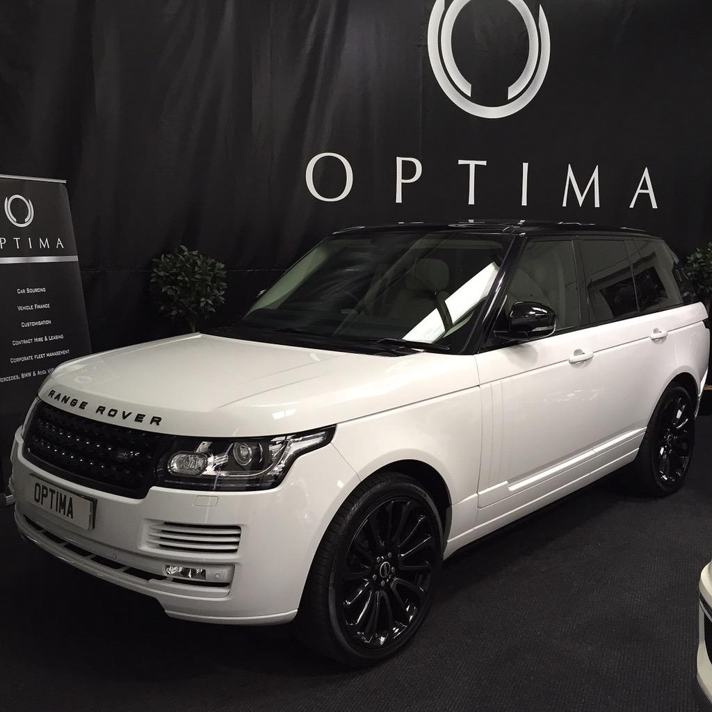 optimacars's tweet photo. Busy bank holiday Friday starts with this beauty ready to go... 👌🏼 #optimacars #LandRover #RangeRover #Vogue http://t.co/cs31HGabVj