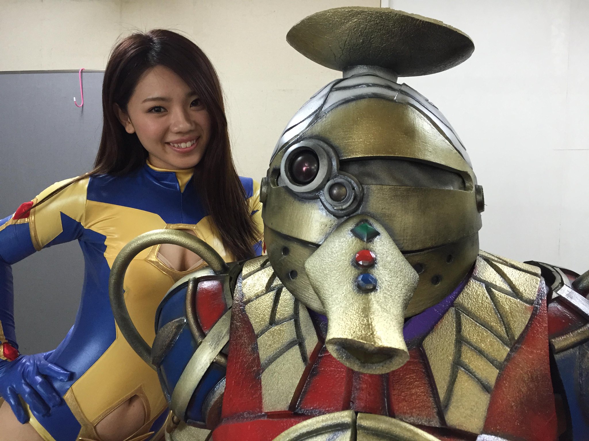 Kanzo Auf Twitter 近日 撮影予定 ヒロインピンチオムニバス 太陽の戦士レオーナ ランプ魔人アラディーン の衣装合わせ マイナーチェンジのレオーナ衣装を着た大川成美さんと新ヴィラン アラディーン 初お披露目 Http T Co O53fqobezb