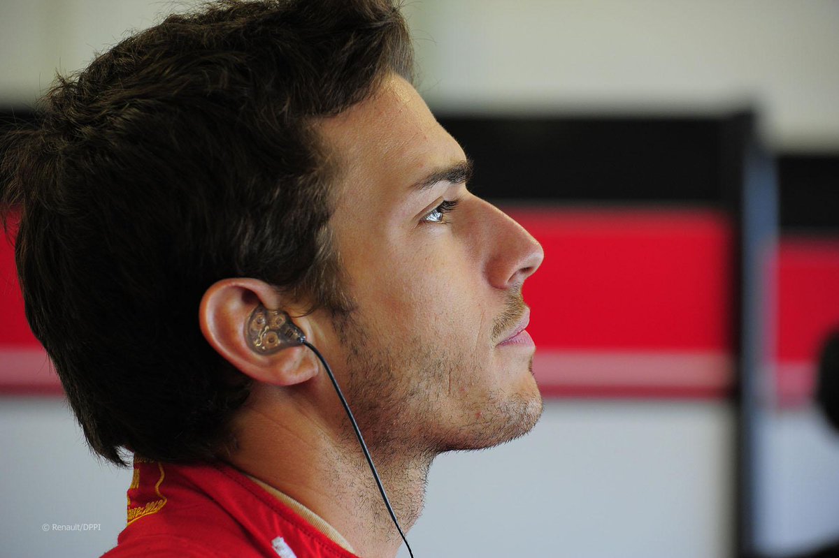 jpa_f1's tweet photo. "Where there is life, there is hope" #ForzaJules #KeepFightingJules #JB17 http://t.co/zlZGOmxqWi http://t.co/CrRi2zYCOY
