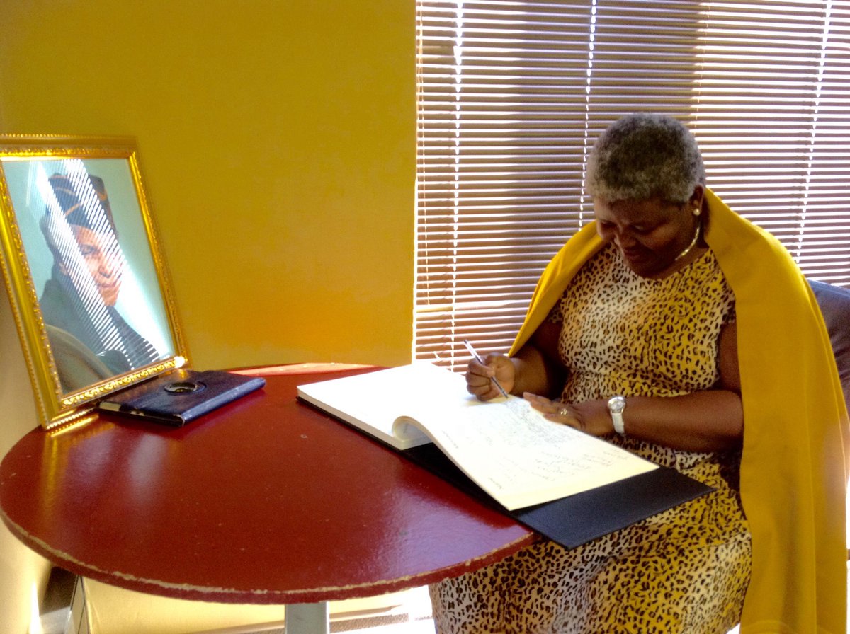 MahikengLM's tweet photo. Executive Mayor Seatlholo pays tribute to Mama #RuthMompati #RIPRuthMompati @MunicipalNews @NWPLegislature http://t.co/wPmBW6Z7Wz