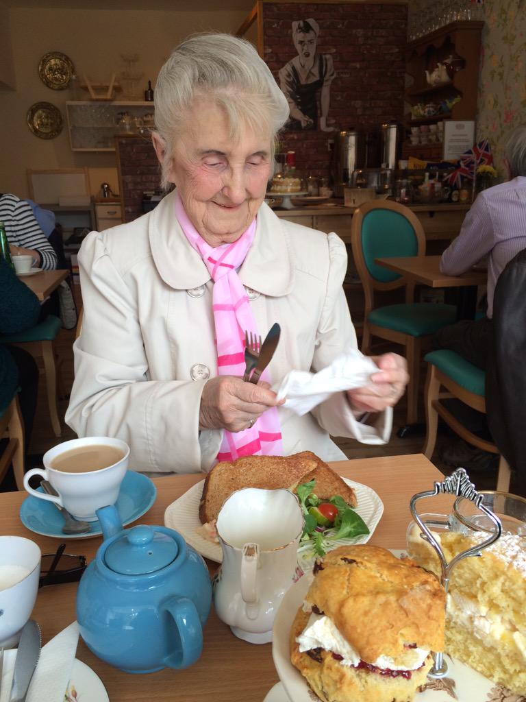 elliereess's tweet photo. Lovely afternoon tea with this lady 🍰 @RememberMeTearo #stockton @ilovestocktonme @stocktonshops @TeesTweets #foodie http://t.co/7u36DF1AQo