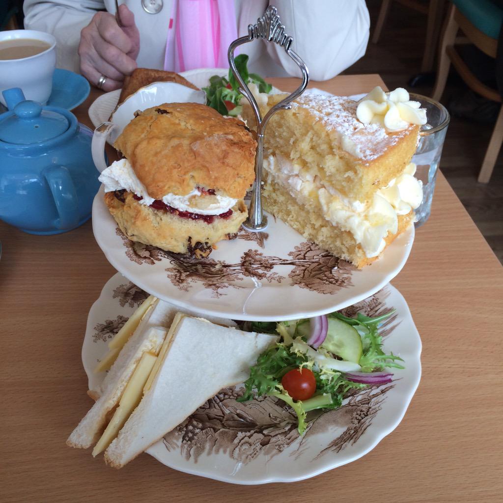 elliereess's tweet photo. Lovely afternoon tea with this lady 🍰 @RememberMeTearo #stockton @ilovestocktonme @stocktonshops @TeesTweets #foodie http://t.co/7u36DF1AQo