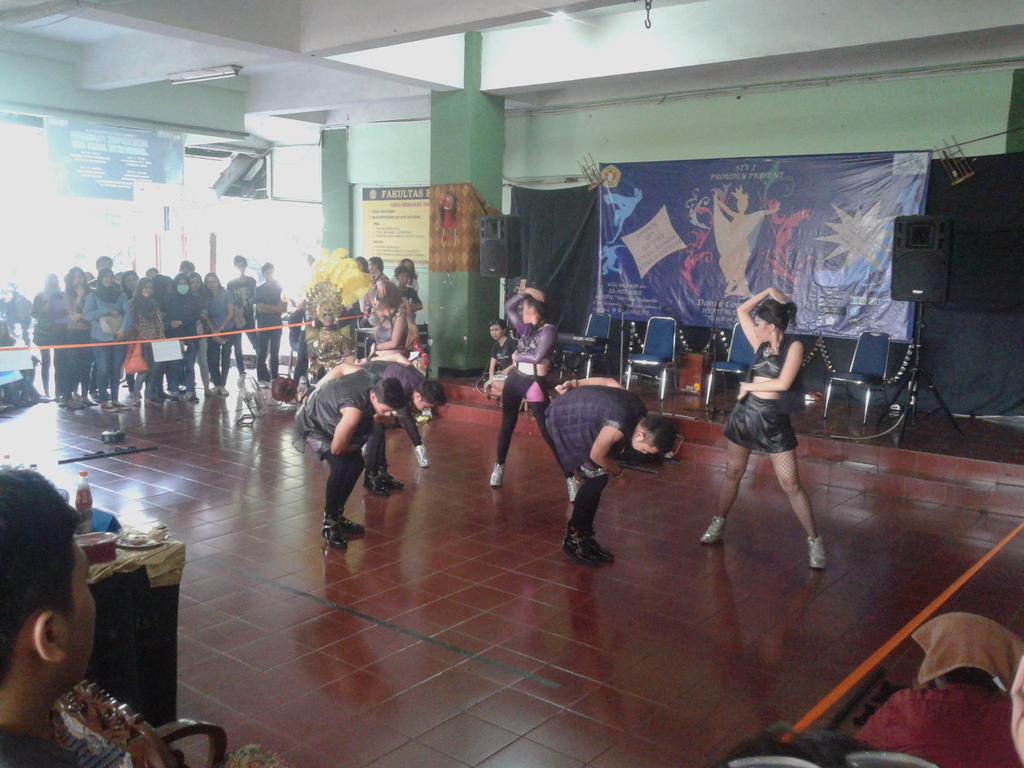 Peserta keempat Dance Competition Heritage Culture "Touch of Indonesia" <a href="/UKM_STVJ/">Seni TARI VeteranJKT</a>: STAM Crew. Sobat muda ayo kesini!