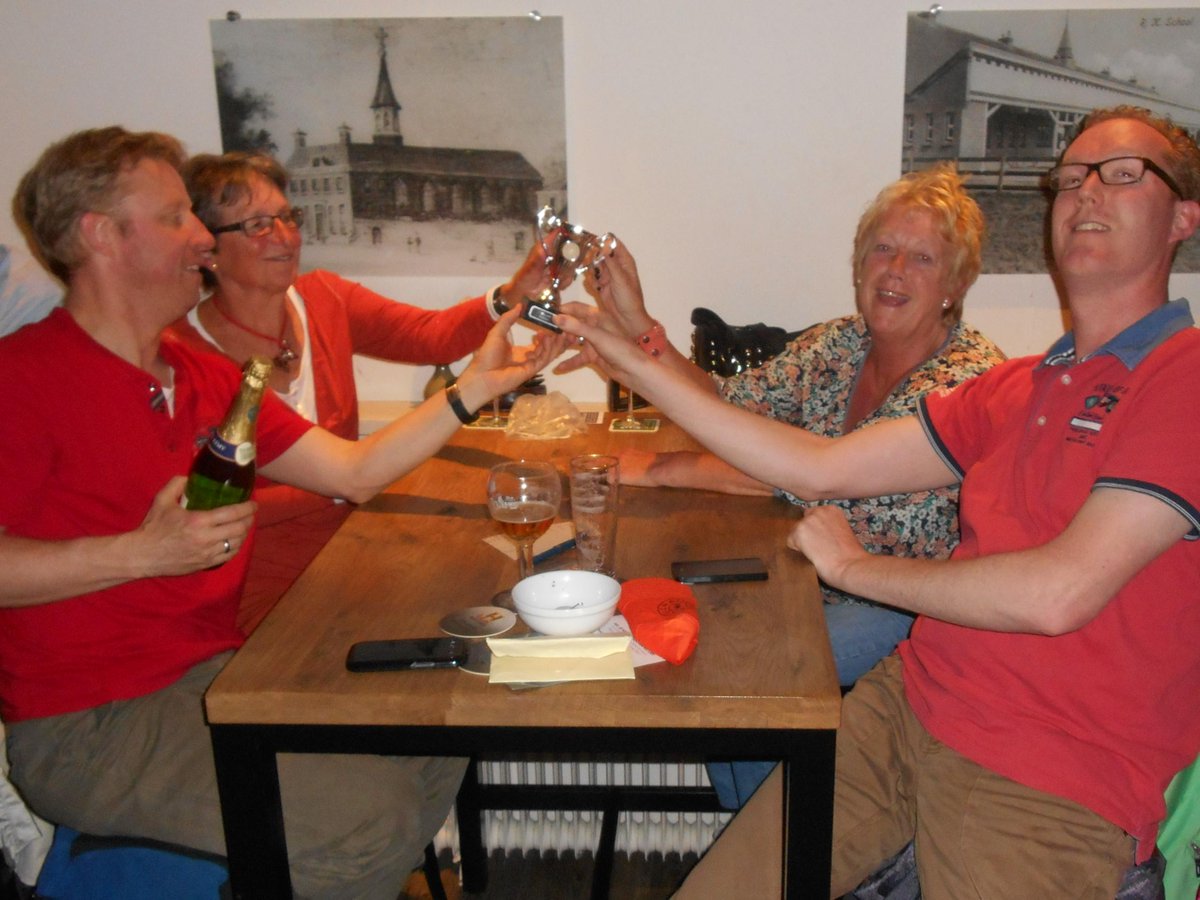 DePubquizmaster's tweet photo. feliciteert M&amp;M&amp;DE Rest met de overwinning van de #pubquiz bij @dedrieheeren in #Pijnacker! http://t.co/E7BFcb8uoh