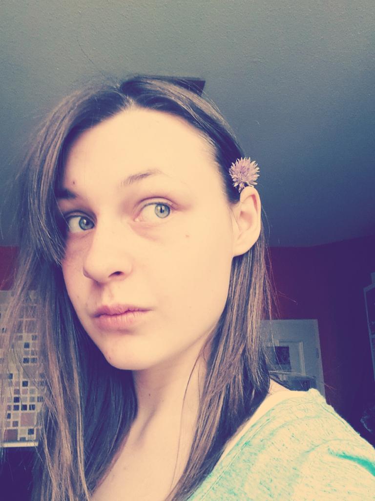 auri_solaris's tweet photo. #selfie mit #puplu ....*__*...wie gefällt euch die Frisur ? http://t.co/XzYOg0aJFh