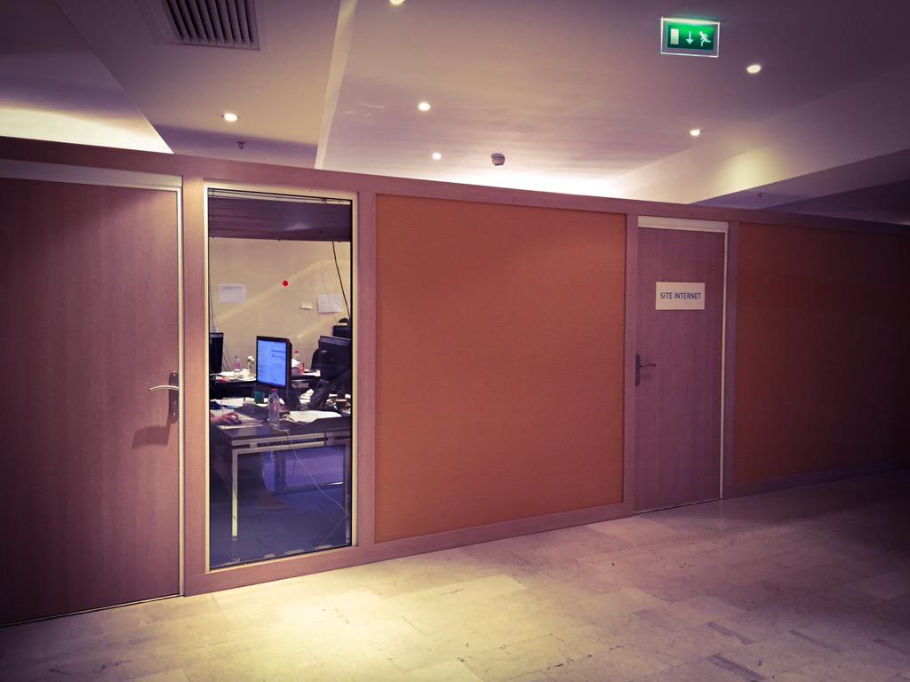 cannesenlive's tweet photo. Chut... laissons travailler l'équipe du site officiel du @Festival_Cannes #Cannes2015 http://t.co/i4PHeyfQR1