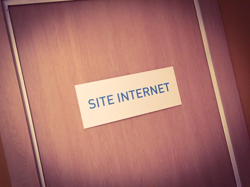 cannesenlive's tweet photo. Chut... laissons travailler l'équipe du site officiel du @Festival_Cannes #Cannes2015 http://t.co/i4PHeyfQR1