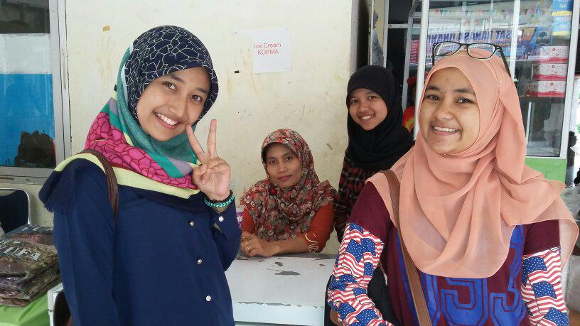 PutiiRantii's tweet photo. With kakak staff kuliner dan uni ess
#ORTASIKOPMAUNAND http://t.co/PnJ7AApccQ