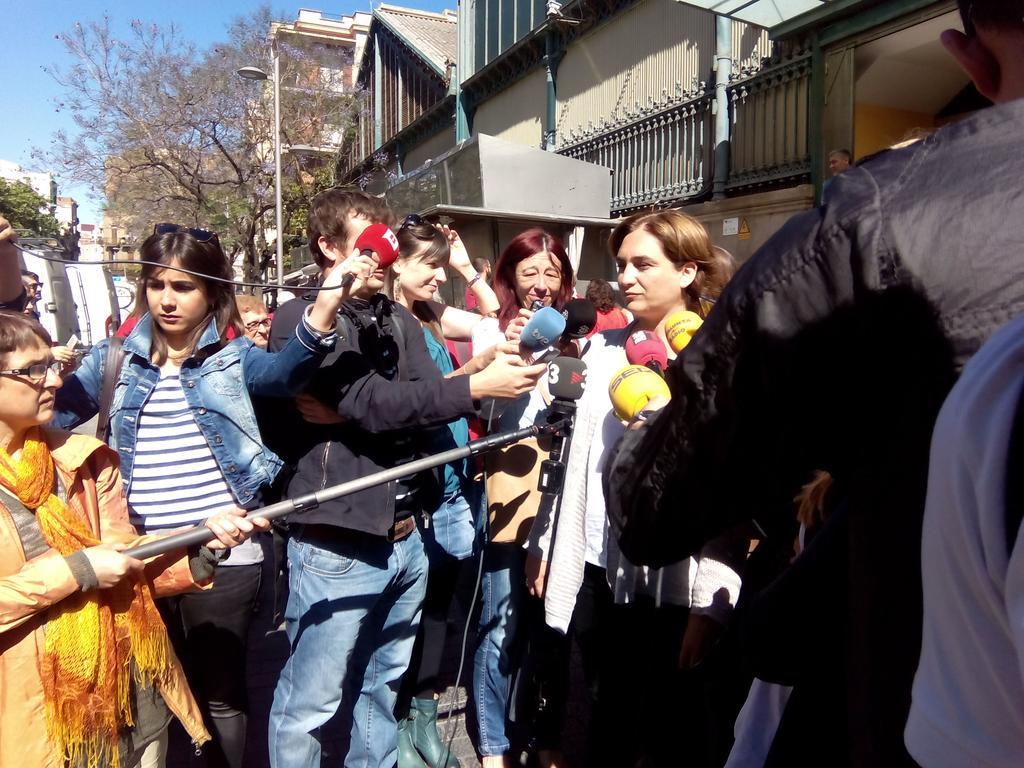 bcnencomu's tweet photo. .@AdaColau "Em sento molt orgullosa de ser cara visible d'una candidatura feta des de baix" #24M #Ada24M http://t.co/QJrJP5iPGP