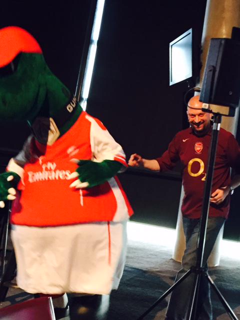 Simonburton's tweet photo. Me backstage at #isesaccelerate with my bro Gunnersaurus. @marcdazzo @ISES_UK @ArsenalEvents http://t.co/qZ6fy0fLhq