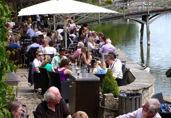 EsquireUK's tweet photo. The best pub gardens in Britain, including @thewaterpoet: http://t.co/kXgDHMOb7B http://t.co/tsm09QzL8Y
