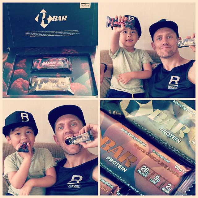 ReflexRBar's tweet photo. #RBars have arrived in #Korea - the first samples are going down a treat. Available for purchase soon #RtheBar http://t.co/HZUaoTrZcs