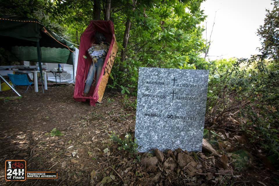 UKXCNews's tweet photo. But some interesting pics emerging from pits/camps @24hFinale Theme this year is 'Bike Horror Picture Show' #24finale http://t.co/GQBCdhTZHl