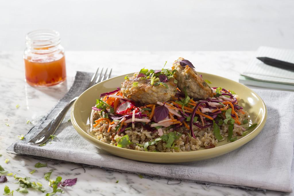 Nieuw gerecht vanaf vandaag; Kipburgertje met Asian cole slaw. Bestel op oot.nl #oot #Amsterdam