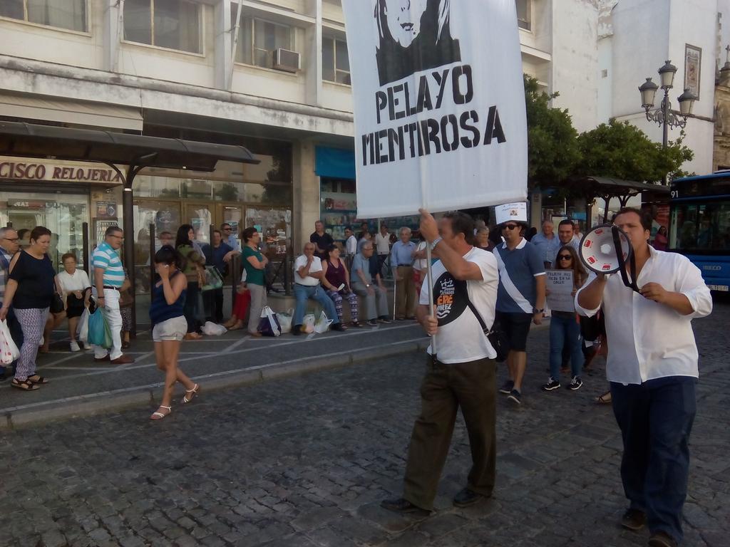 iujerez's tweet photo. Apoyando a @empleojoven2014 , reclamando lo que es suyo. #Siempreenlucha http://t.co/5sHcjkupii