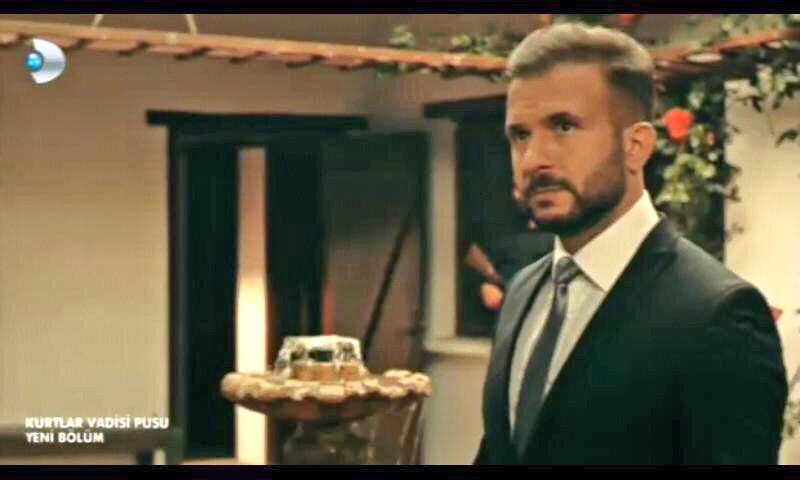 tekeozgur's tweet photo. Akşamki Bölüm Yine Harikaydı.Emeği Geçen Herkese Teşekkürler.#kurtlarvadisipusu260 #ozi #ÖzgürTeke http://t.co/50jGpeEwYy