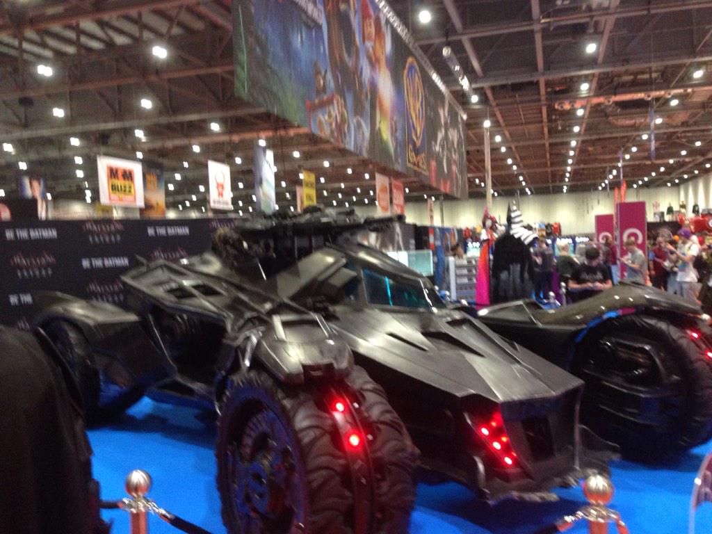 AlexBarton94's tweet photo. Bad ass batman ole at comic on 2015! @WB_Games_UK #WARNERBROSMCM http://t.co/3wlANBU978