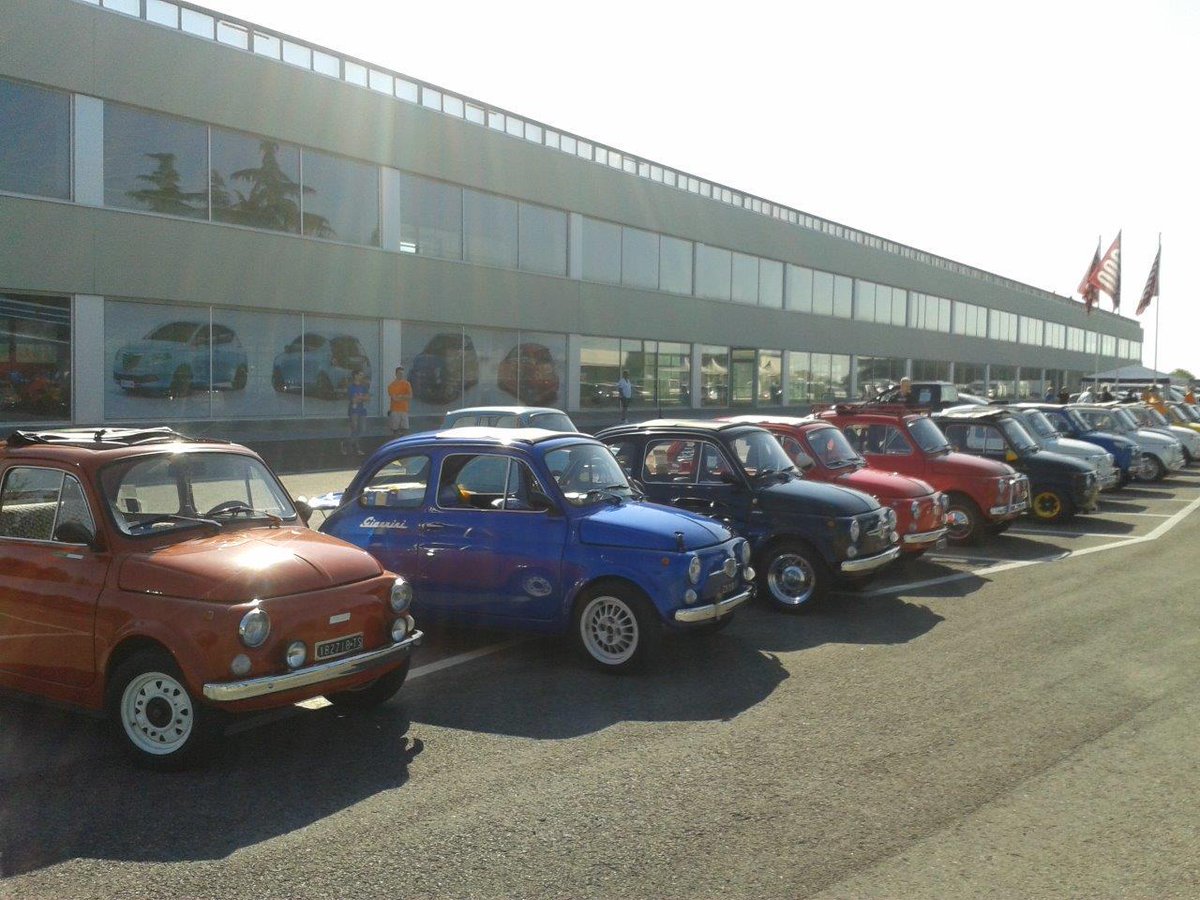 ceccato_auto's tweet photo. Domenica 24 Maggio, 19° Raduno #Fiat500, dal 1957 ad oggi! Vi aspettiamo a Thiene per un tour indimenticabile! http://t.co/lxEiXLOAoW