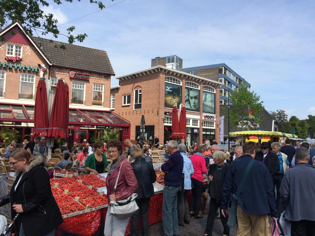 Zonnige sfeer op de #weekmarkt #Emmen centrum