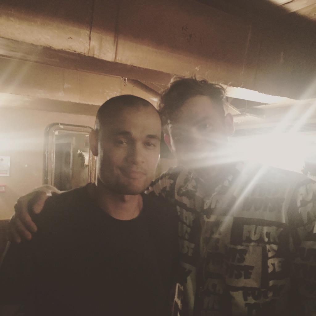 ItsPaulTurner's tweet image. Sean from 5ive looking very happy to meet me 😝 #breakfastclub #90s #everybodygetup #5ive