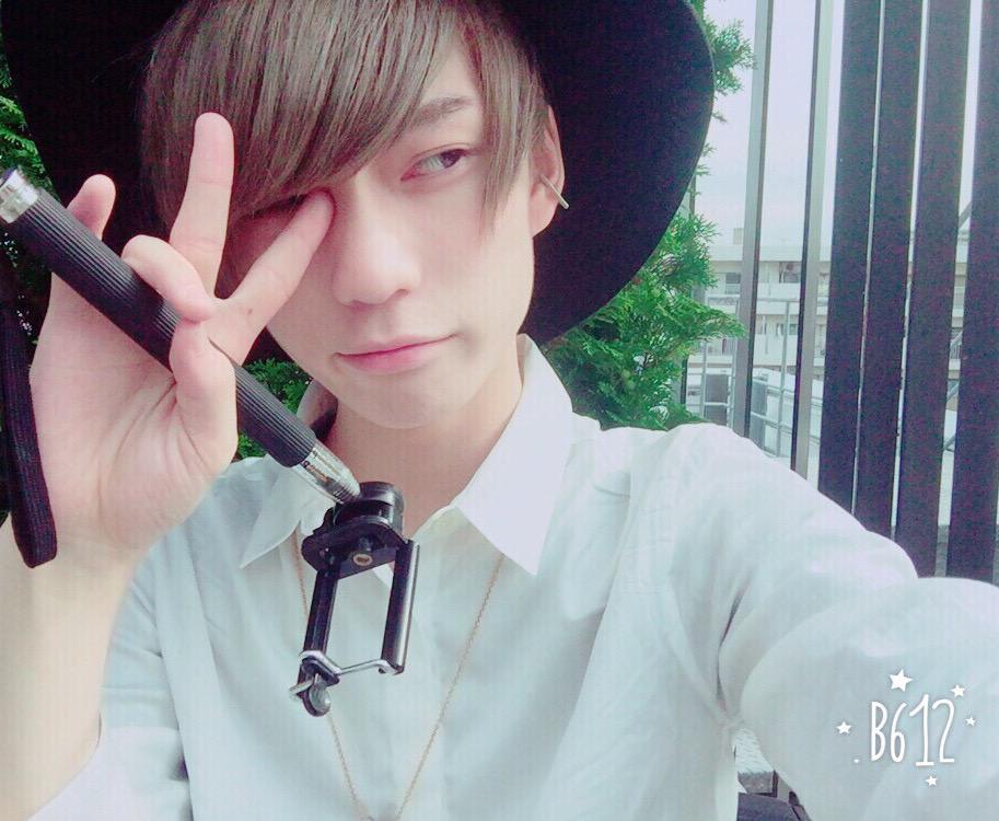 kizu_tsubasa's tweet photo. 俺と、つ

じゃねーよ、Twitter久しぶり。www http://t.co/x339s238Hb