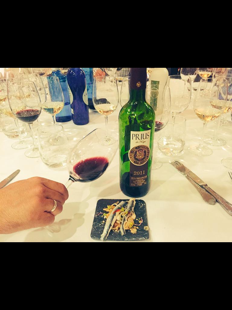 VinoPrius's tweet photo. Uno de los dúos que mas gustó anoche fue el crianza de nuestra bodega acompañado de boquerones con un toque picante http://t.co/s5wpHoFuTn