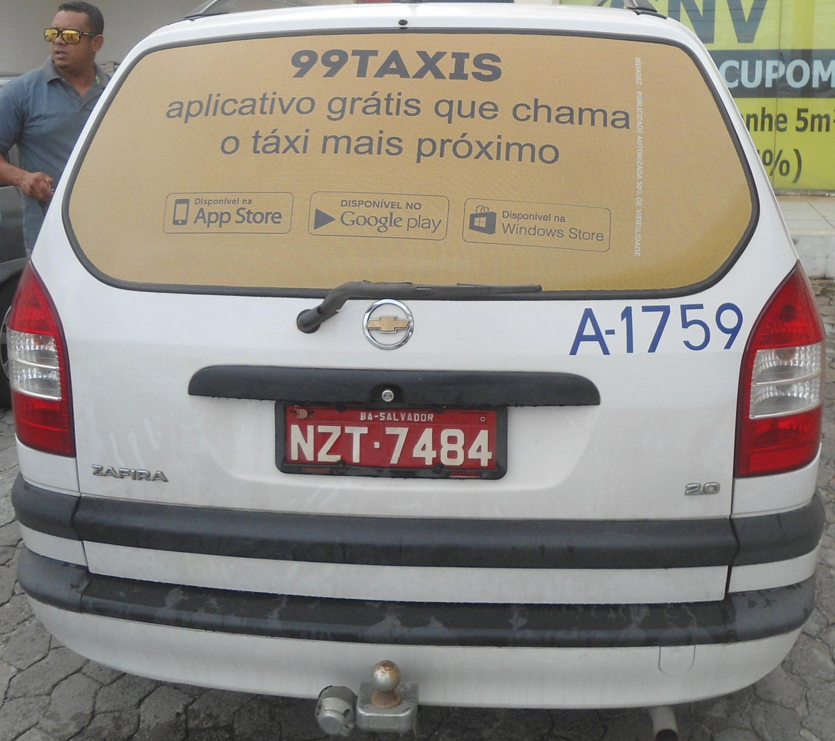 Midiadez's tweet photo. @99Taxis mais 1 mês nos táxis da Mídiadez nas ruas de Salvador e agora Lauro de Freitas/BA. Com quantidade duplicada! http://t.co/LraQaG5gYO