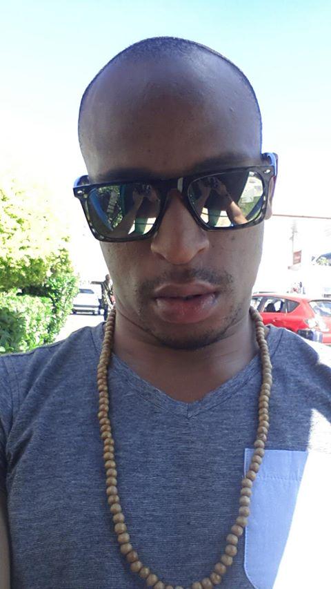 Okuhlez_N's tweet photo. It is me http://t.co/agFSrP4ukS