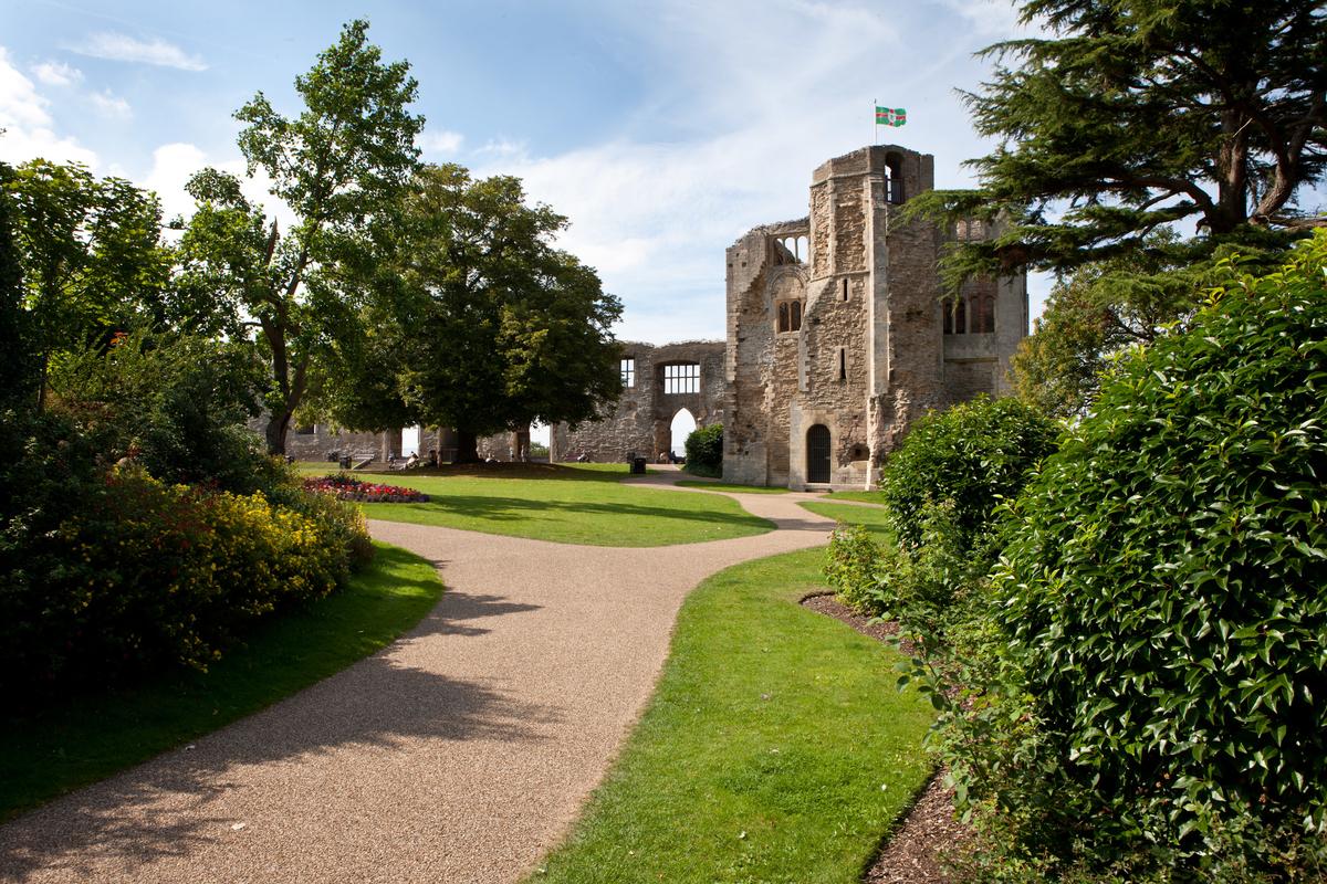 Visit Newark (@morenewark) on Twitter photo Tickets on sale at the TIC for <a href="/HandleBards/">The HandleBards</a> AMND <a href="/NewarkCastle/">Newark Castle</a> Shakespeare in the Park in July. Tickets on sale at the TIC for <a href="/HandleBards/">The HandleBards</a> AMND <a href="/NewarkCastle/">Newark Castle</a> Shakespeare in the Park in July.