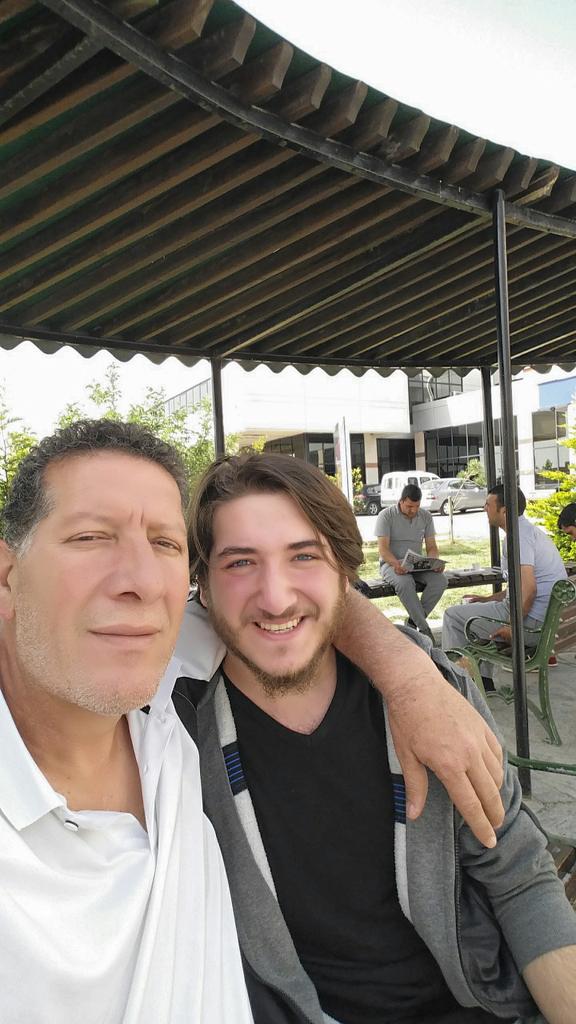 Geçirmiş olduğum beyin ameliyatı sürecinde beni yanlız bırakmayan tüm dostlarıma teşekkür ediyorum. İyiki varsınız.