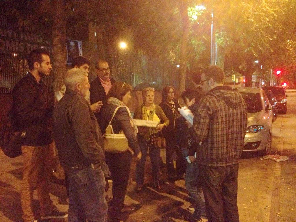 IMarcuello's tweet photo. Ahir #grupscampanya #distribucio #dosmarges #SOM-HI #equipISA sou els millors #grantreball @MovEsqSAB @MovEsquerres http://t.co/Z70Ips5BuF