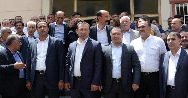 Ak Partili 3 meclis üyesi DBP'ye geçti
internet1.co/politika/ak-pa…