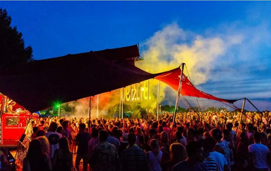 Nieuws: Bombascha komt met brandweerwagens &amp; artiestenkaravaan naar deBeschaving. Voorproefje: bit.ly/deBombacha