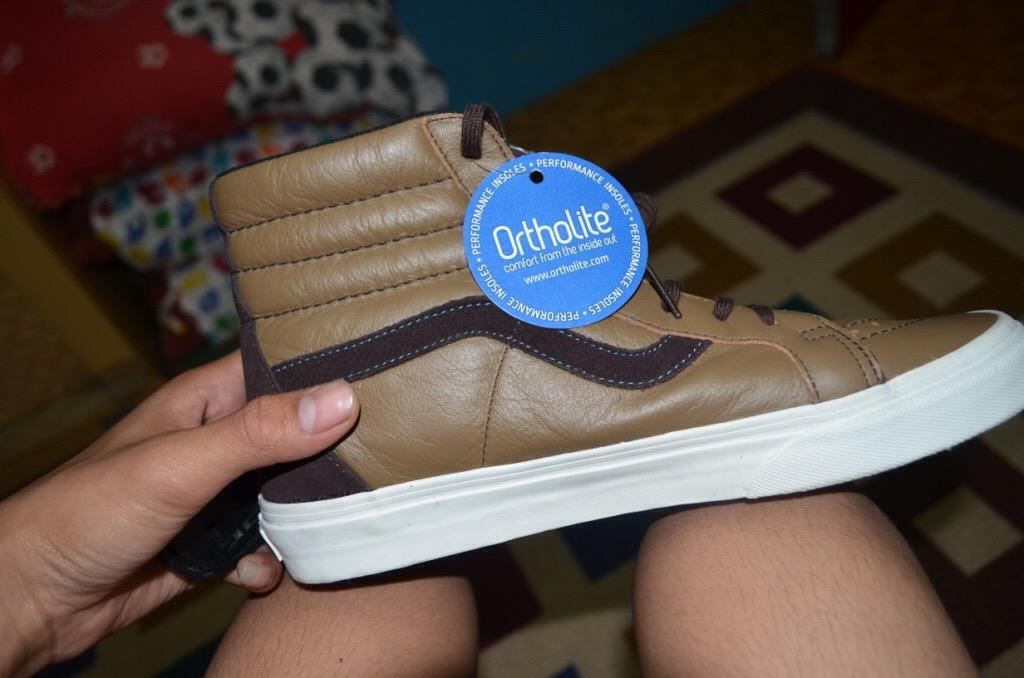 BU vans original masih baru size 42 idr Rp.650k miring banget sumfah. Minat hubungi: wa: 087780626115