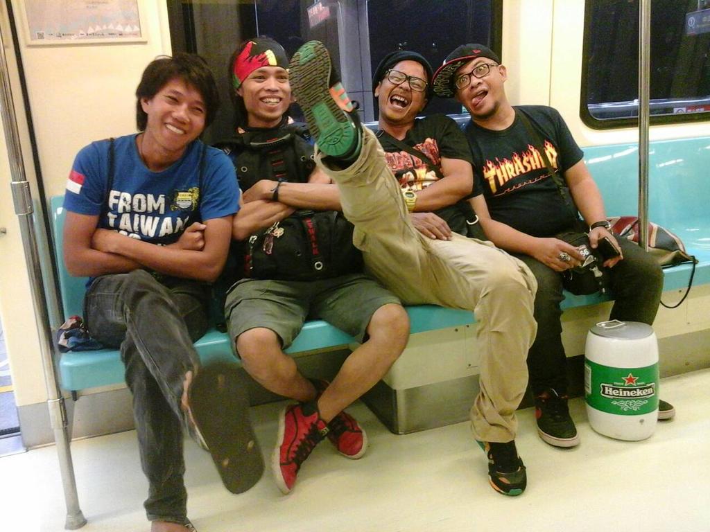 raydany33's tweet photo. @PASbandOfficial @sandyPASBand @Yukietendo @voreva @bengbengpas @trisnoizePAS @dadanms @1Matahari @BadasscruePAS http://t.co/968iANUsIR
