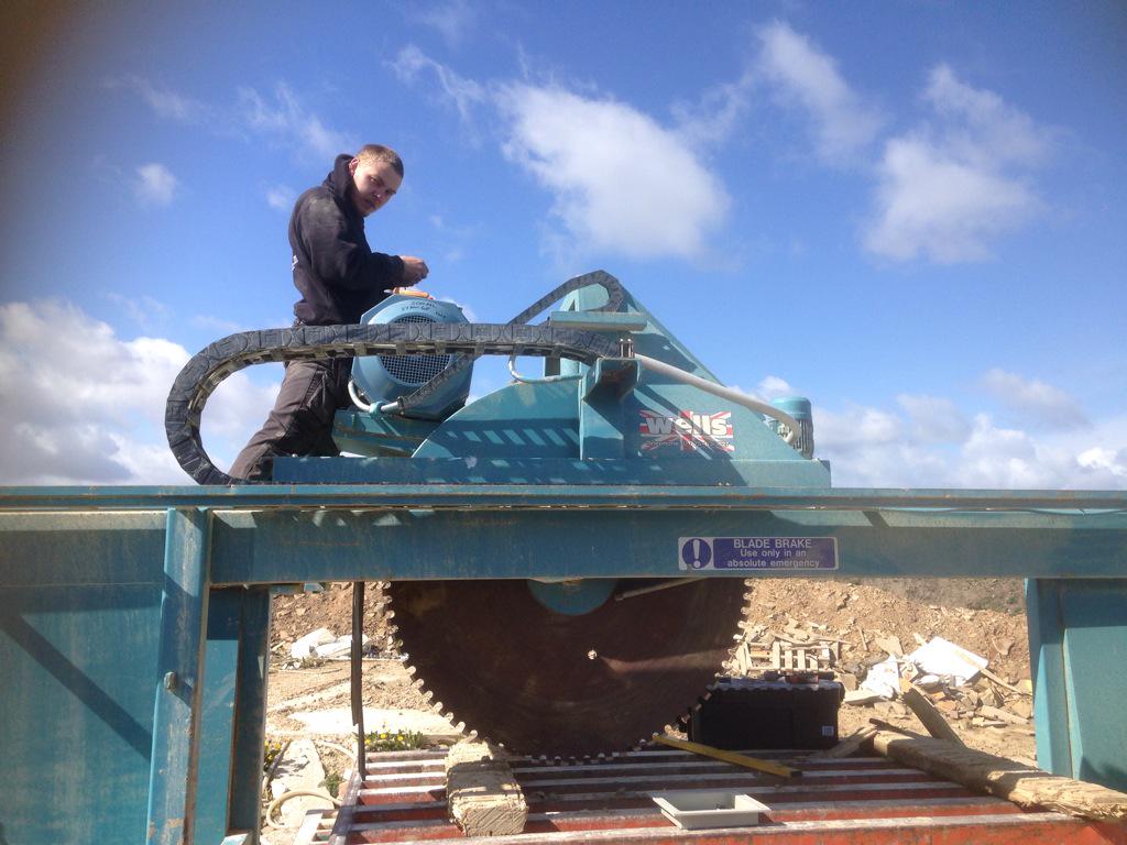 PawsonElectric's tweet photo. @houldsworth of yorkshire fitting new 3 ph motor to wells saw for all electrical work contact David @PawsonElectric http://t.co/LhECTVhi9Z